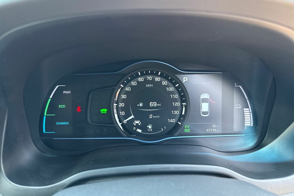 Hyundai Ioniq Hatchback White #35