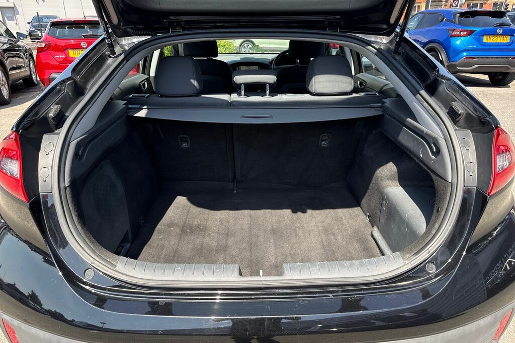 Hyundai Ioniq Hatchback White #9