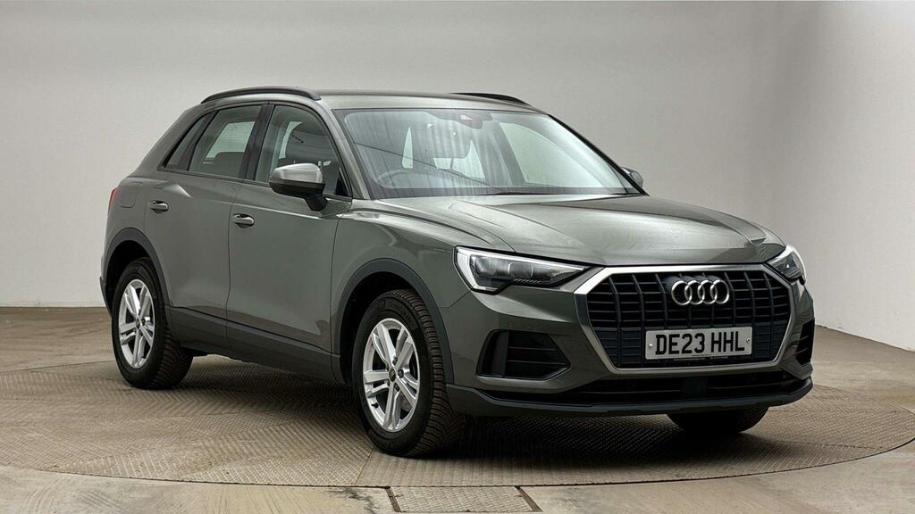 Audi Q3 Black Edition  #1