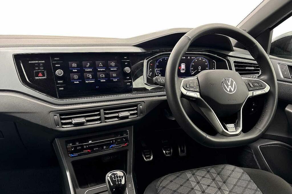 Volkswagen Taigo 1.0 Tsi 115 Black Edition Sunroof, Keyless White #2