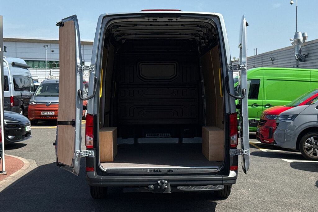 Volkswagen Crafter Mpv White #38