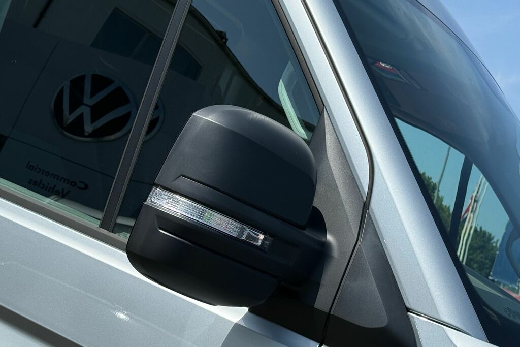 Volkswagen Crafter Mpv White #26