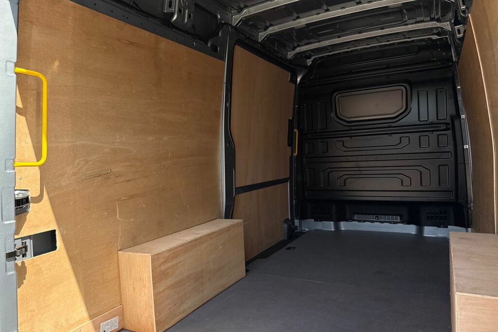 Volkswagen Crafter Mpv White #40