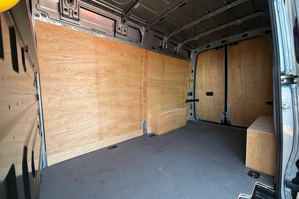 Volkswagen Crafter Mpv White #43