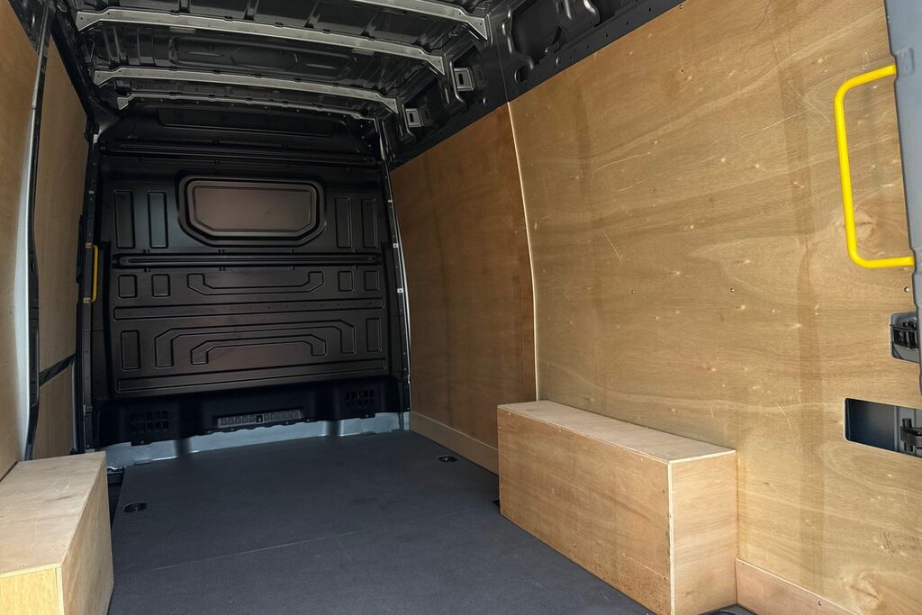Volkswagen Crafter Mpv White #42