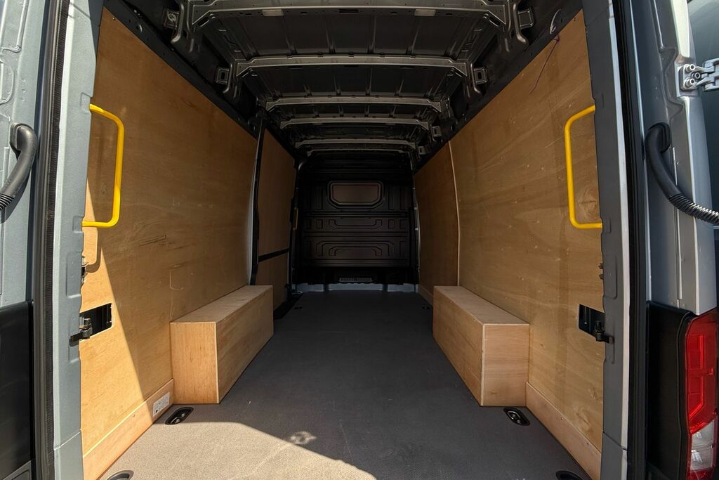 Volkswagen Crafter Mpv White #41