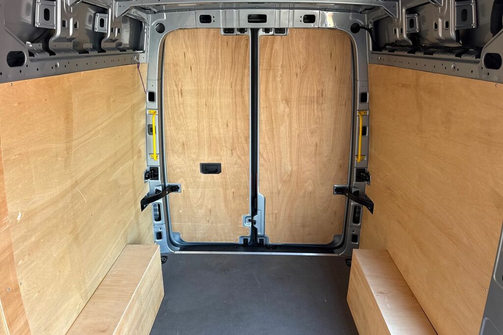 Volkswagen Crafter Mpv White #18