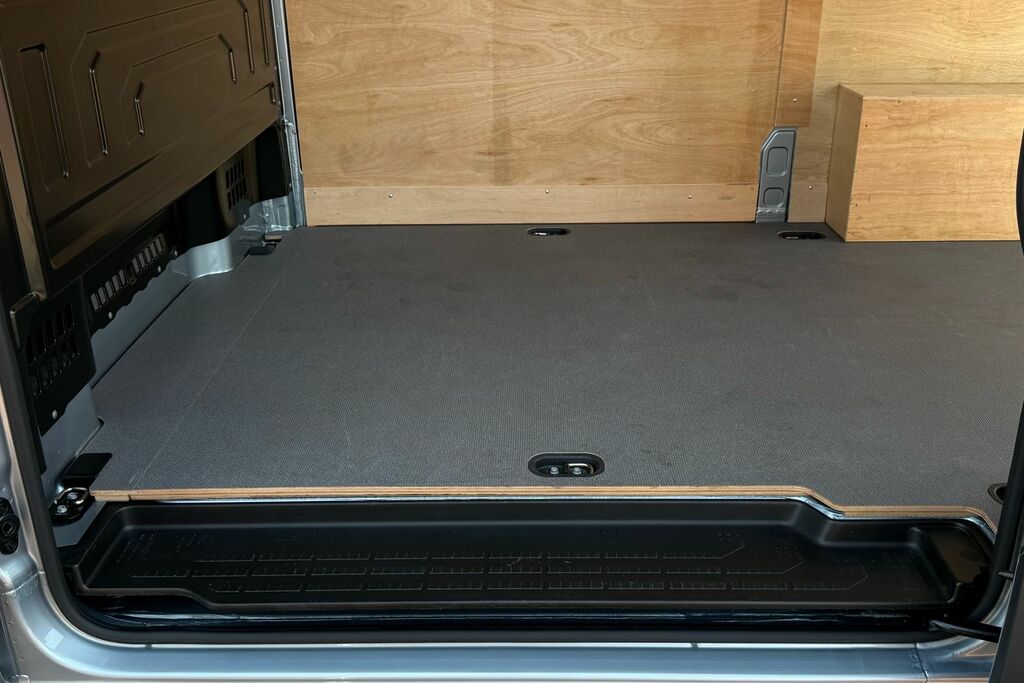 Volkswagen Crafter Mpv White #48