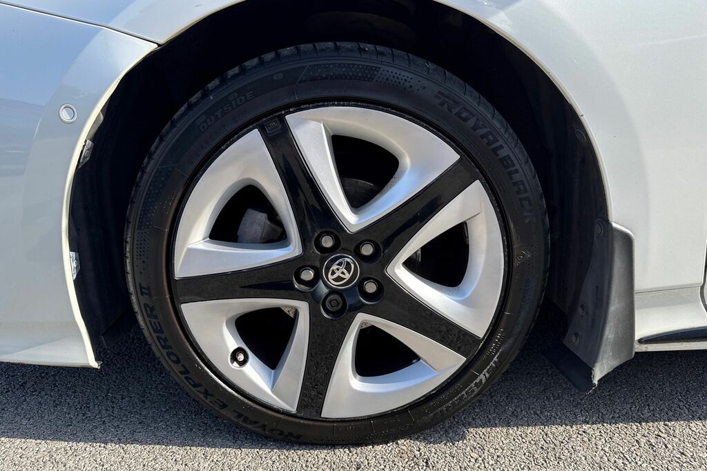 Toyota Prius+ Business Edition Plus White #11