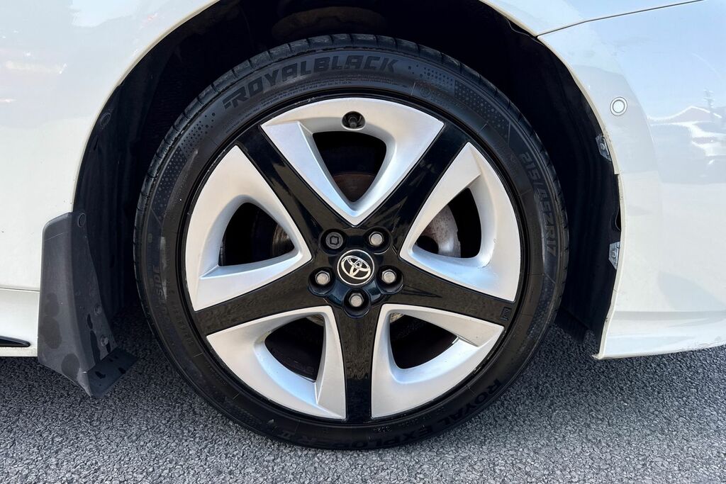 Toyota Prius+ Business Edition Plus White #10
