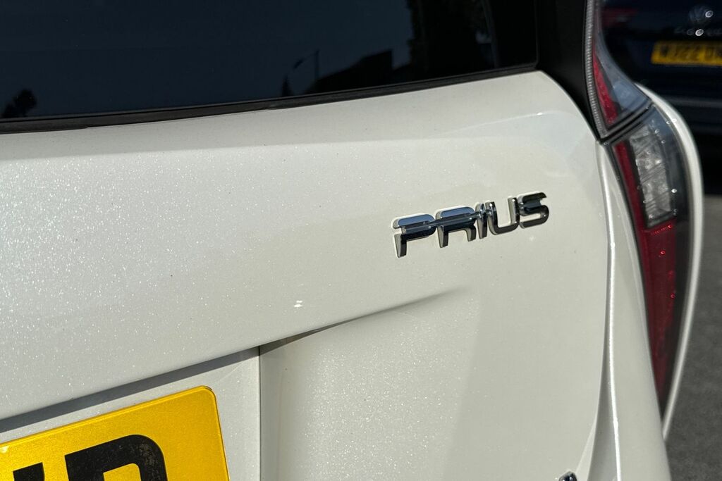 Toyota Prius+ Business Edition Plus White #26