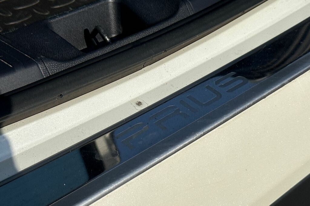 Toyota Prius+ Business Edition Plus White #30