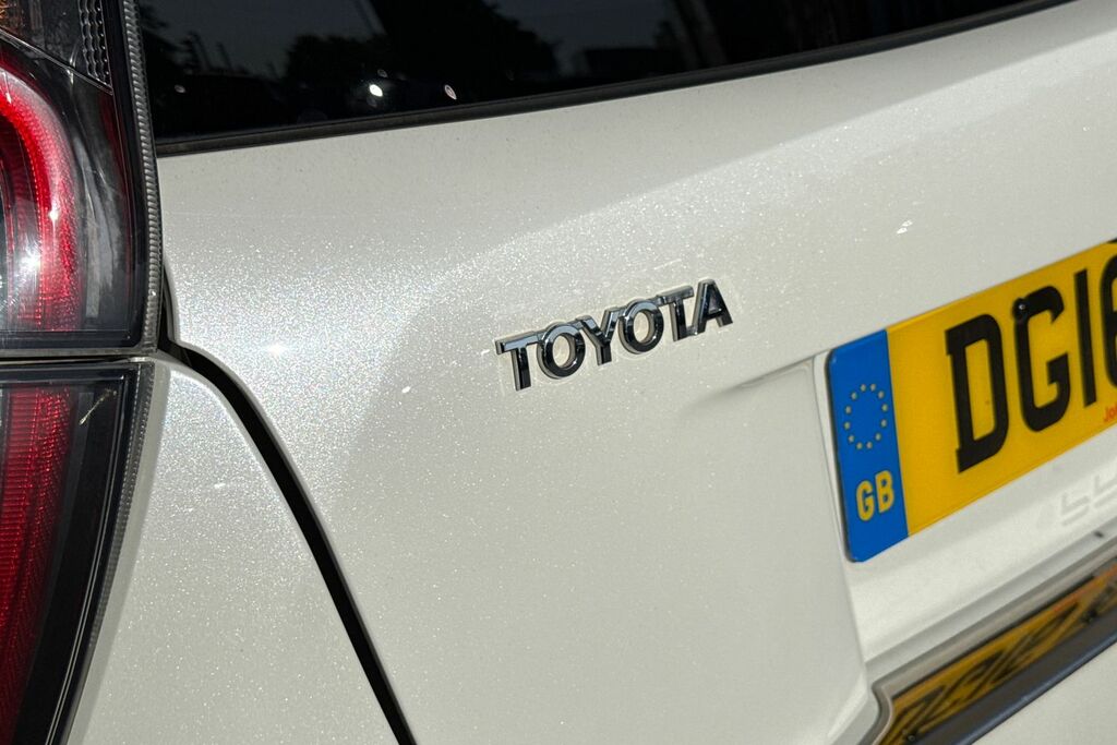 Toyota Prius+ Business Edition Plus White #25