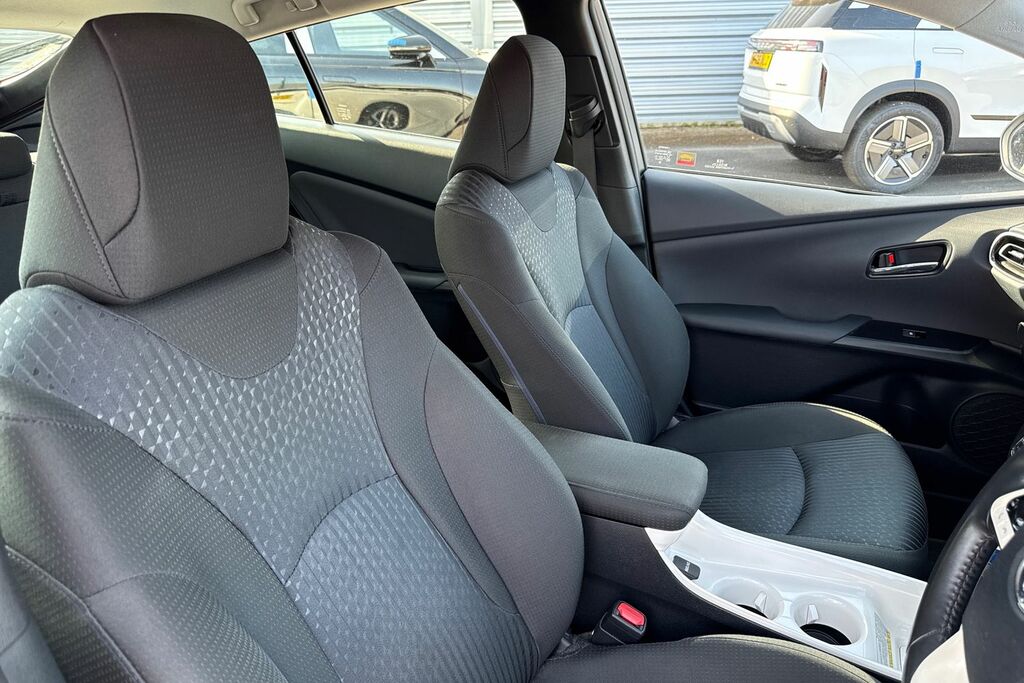 Toyota Prius+ Business Edition Plus White #23