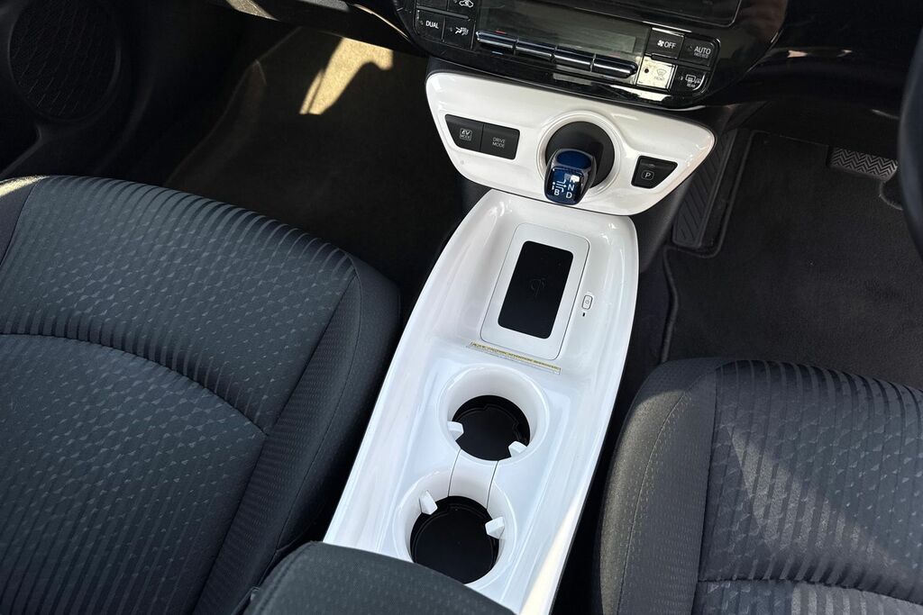 Toyota Prius+ Business Edition Plus White #22