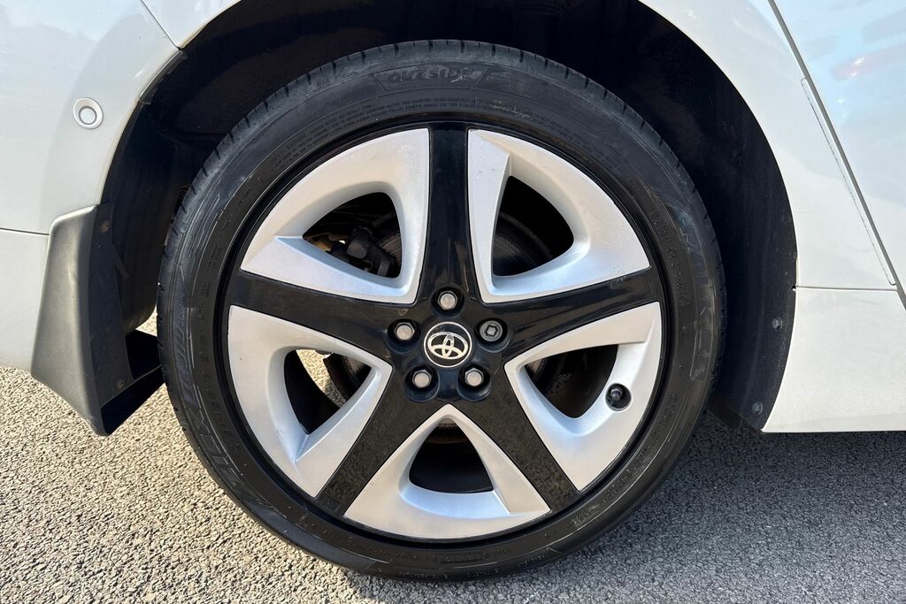 Toyota Prius+ Business Edition Plus White #9