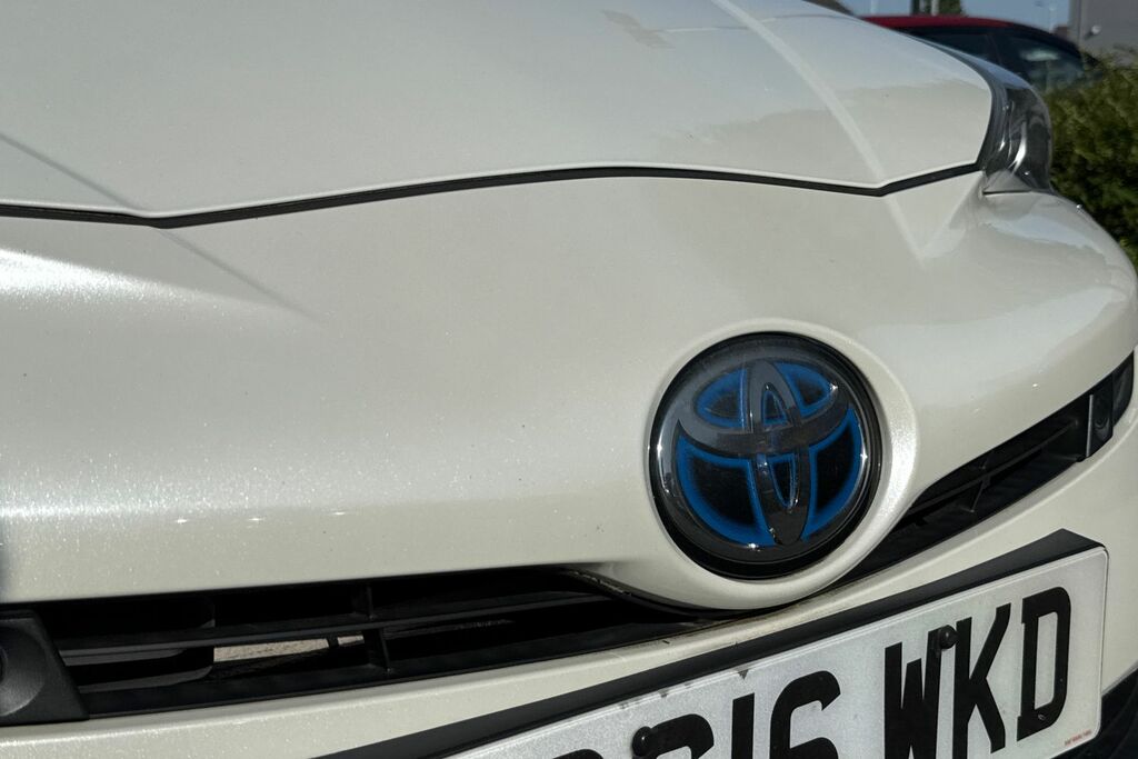 Toyota Prius+ Business Edition Plus White #50