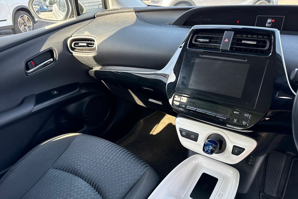 Toyota Prius+ Business Edition Plus White #19