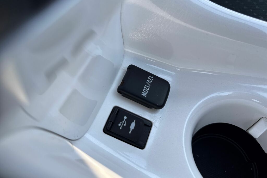 Toyota Prius+ Business Edition Plus White #44