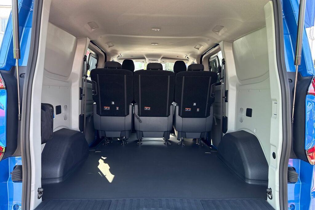 Volkswagen E-Transporter 218Ps 65Kwh Commerce Pro Kombi Van Blue #6
