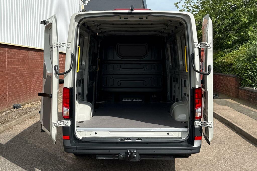 Volkswagen Crafter Cr35 Panel Van Commerce Plus Xlwb 177 Ps 2.0 Tdi 6 White #9
