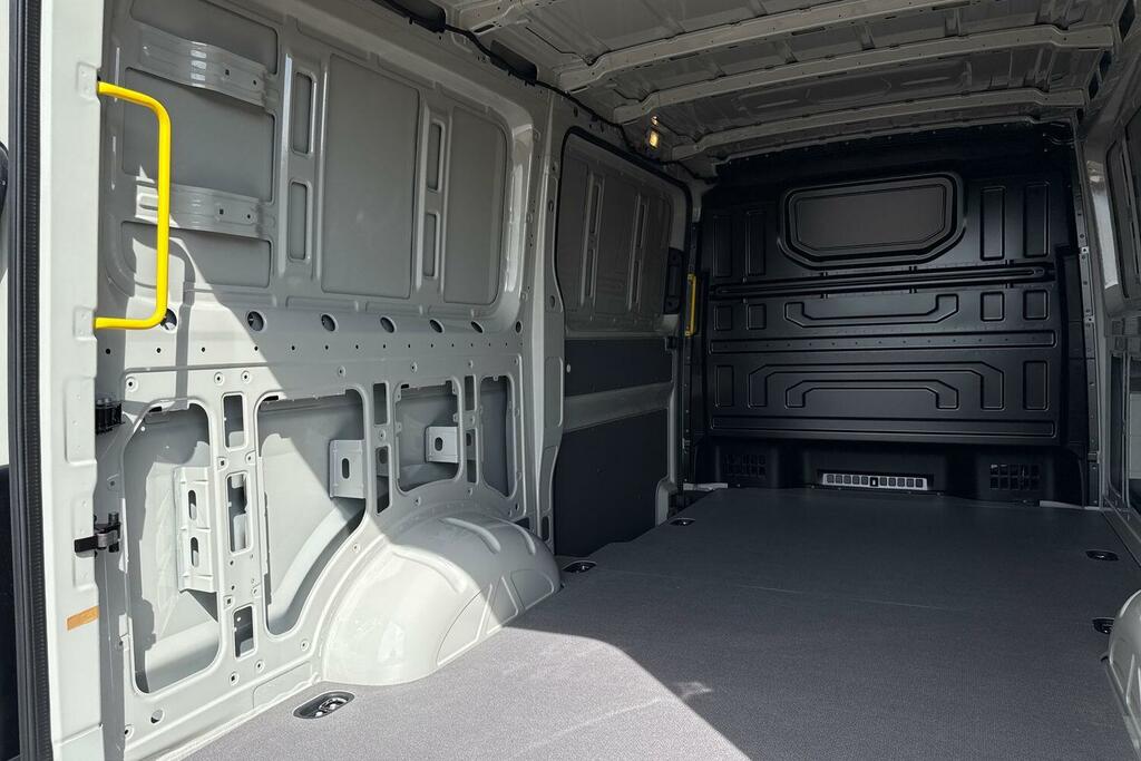 Volkswagen Crafter Cr35 Panel Van Commerce Plus Xlwb 177 Ps 2.0 Tdi 6 White #41