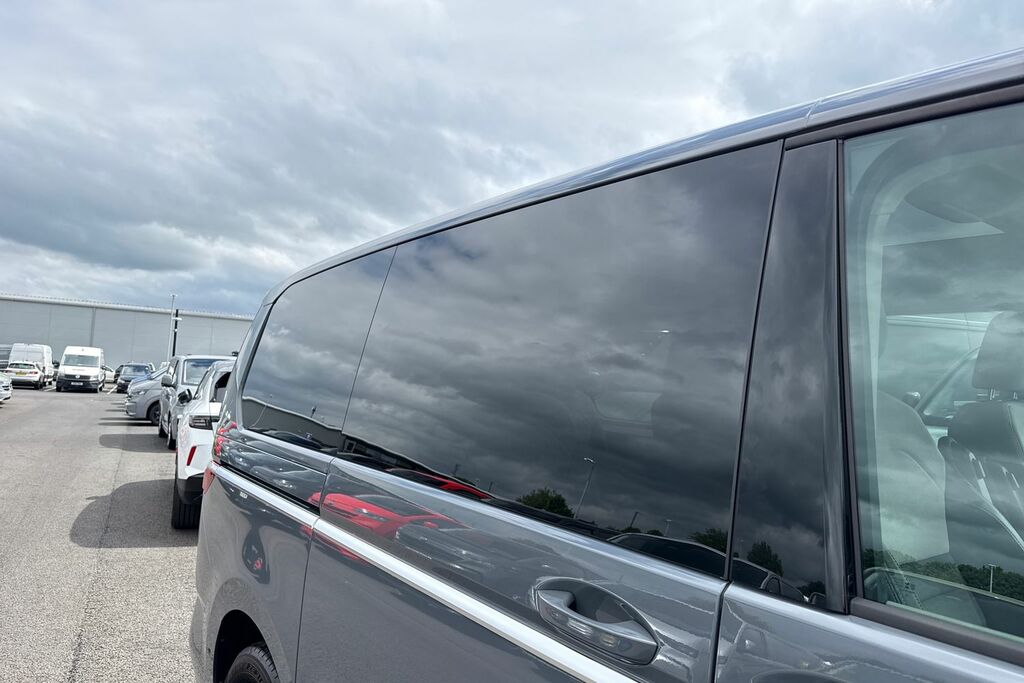 Volkswagen Multivan 1.4 Tsi 13Kwh Life Mpv Plug In Hybrid D Black #29