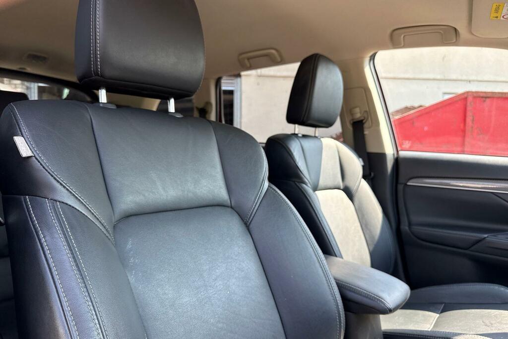Mitsubishi Outlander 2.4H Twinmotor 13.8Kwh 5Hs Black #20