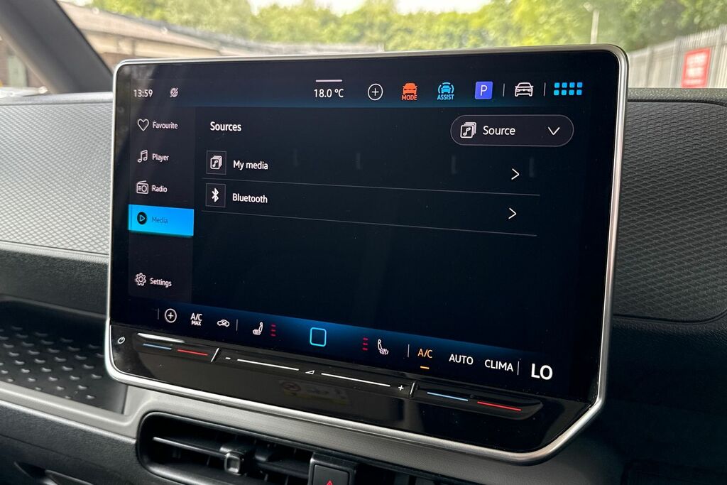 Volkswagen ID.Buzz Pro 86Kwh Life Mpv Silver #40