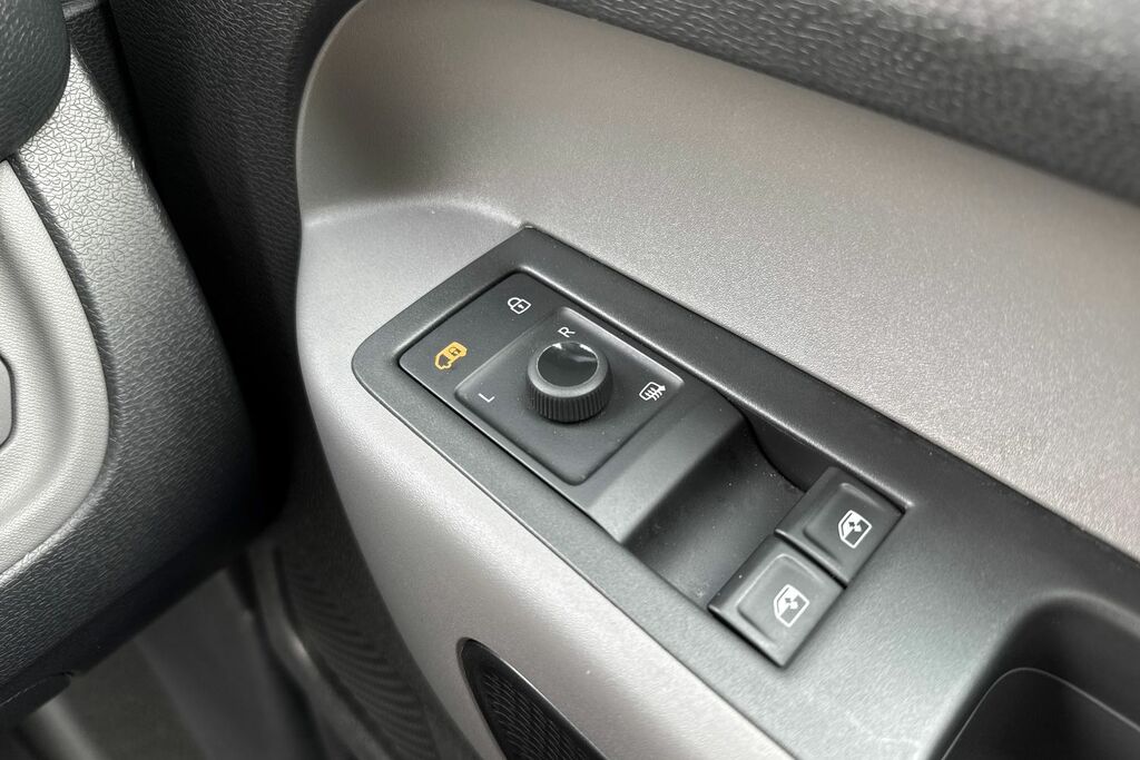 Volkswagen ID.Buzz Pro 86Kwh Life Mpv Silver #33