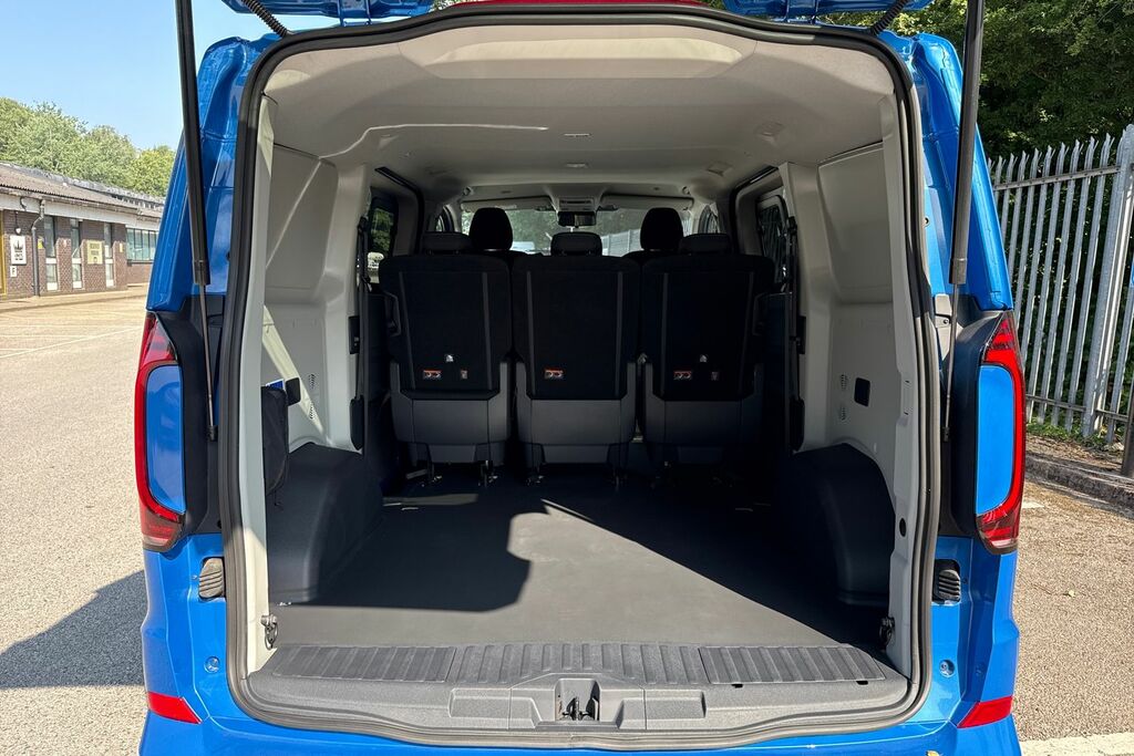 Volkswagen E-Transporter 160Kw 65Kwh Commerce Pro Kombi Van Blue #6