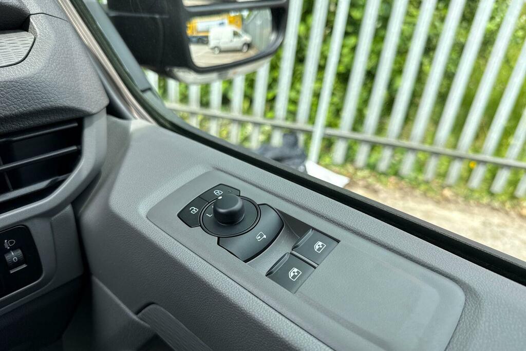 Volkswagen Transporter T30 Tdi 150 Van Commerce Pro Swb Green #17