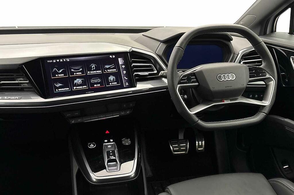 Audi Q4 E Tron Q4 Black Edition 45 E-tron 210,00 Kw White #2