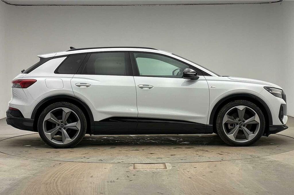 Audi Q4 E Tron Q4 Black Edition 45 E-tron 210,00 Kw White #4