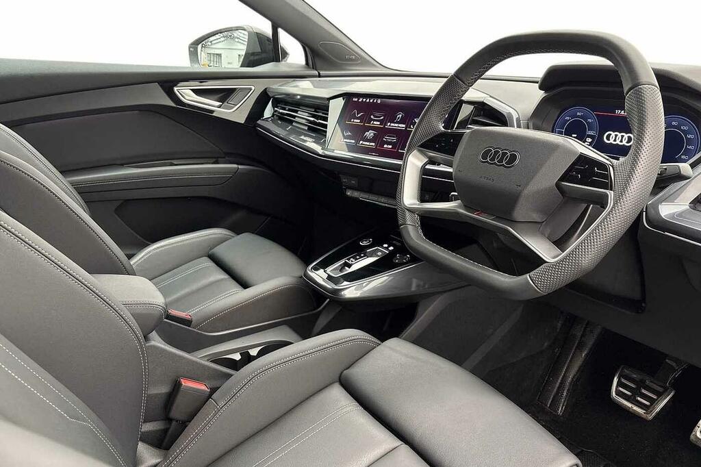 Audi Q4 E Tron Q4 Black Edition 45 E-tron Quattro 210,00 Kw White #6