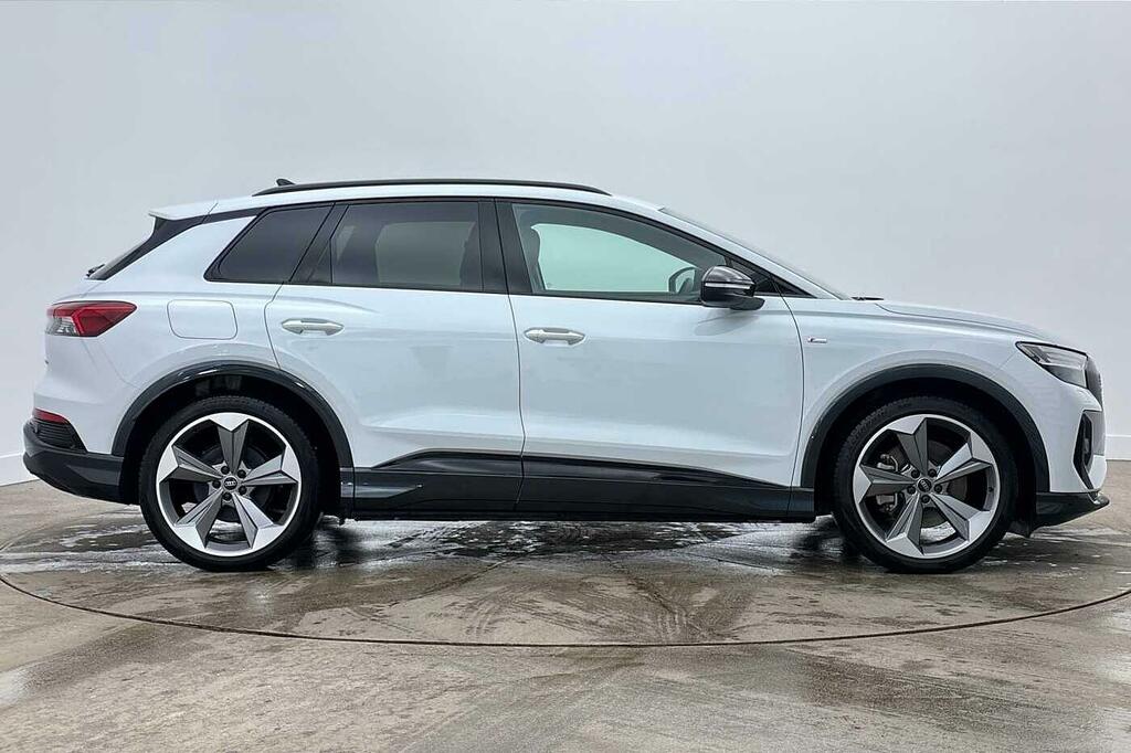 Audi Q4 E Tron Q4 Black Edition 45 E-tron Quattro 210,00 Kw White #4