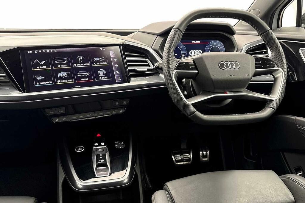 Audi Q4 E Tron Q4 Black Edition 45 E-tron Quattro 210,00 Kw White #2