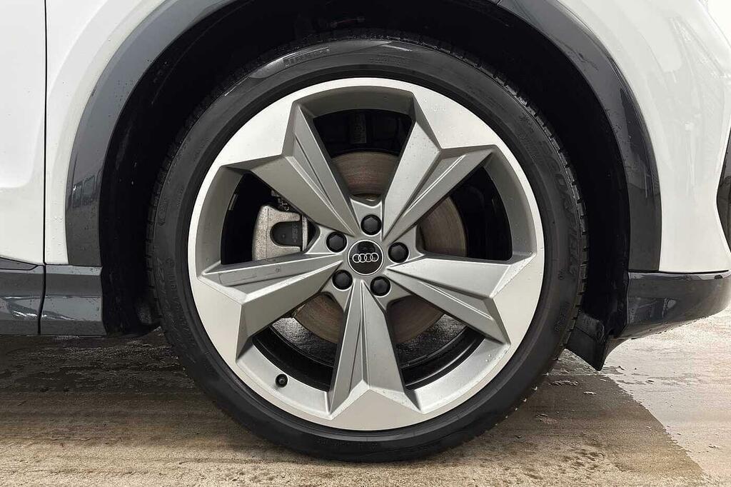 Audi Q4 E Tron Q4 Black Edition 45 E-tron Quattro 210,00 Kw White #5
