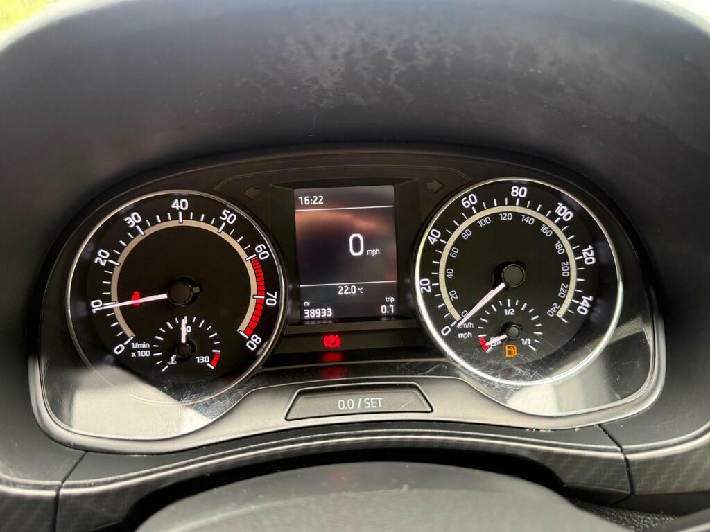 Skoda Fabia 1.0 Tsi Se 110Ps Ss Dsg 5-Dr Hatchback Grey #37