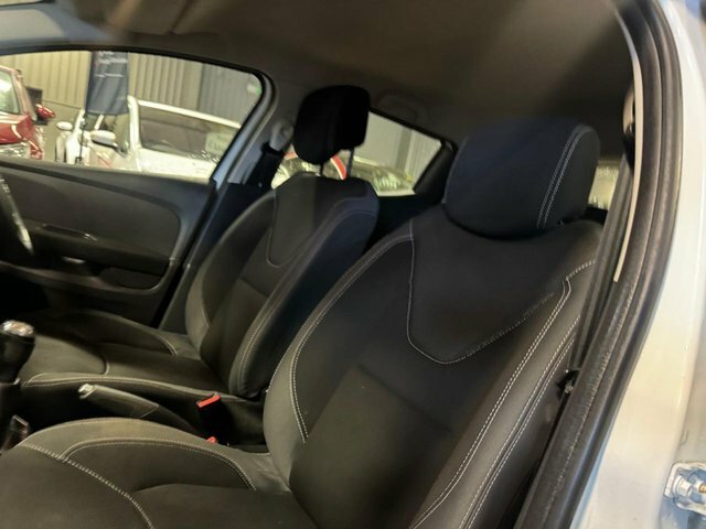 Renault Clio Dci Signature Nav Hatchback Grey #12
