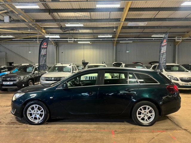 Vauxhall Insignia Estate Green #2