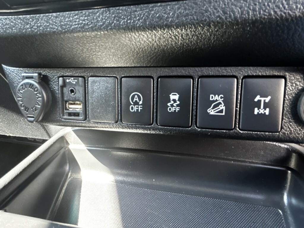 Toyota HILUX D 4d Black #23