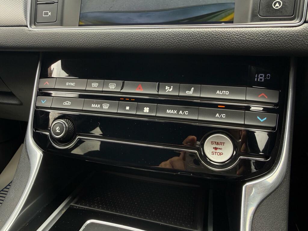Jaguar XF Saloon Grey #40