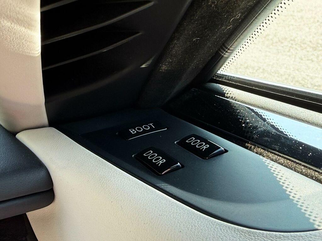 Rolls-Royce Wraith V12 624 Bhp Blue #26