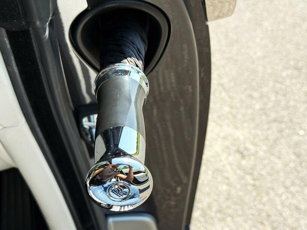 Rolls-Royce Wraith V12 624 Bhp Blue #33