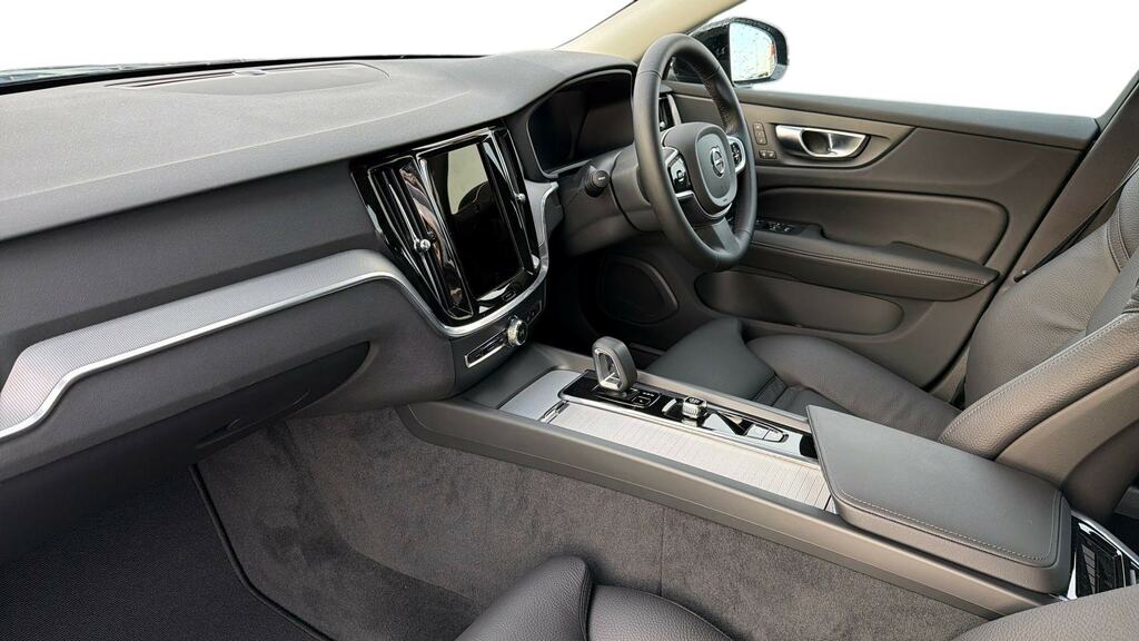 Volvo V60 2.0 B4p Plus Dark 7 Speed MW75BBV Black #4