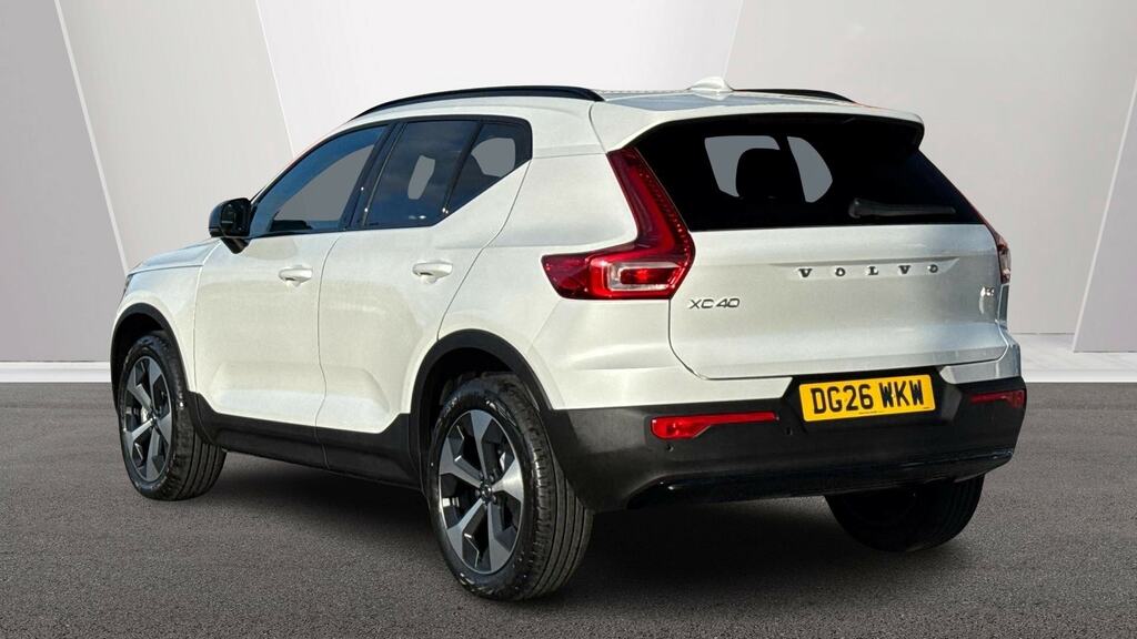Volvo XC40 2.0 B4p Plus Dark DG26WKW White #2