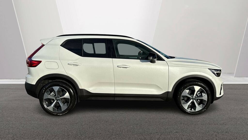 Volvo XC40 2.0 B4p Plus Dark DG26WKW White #3