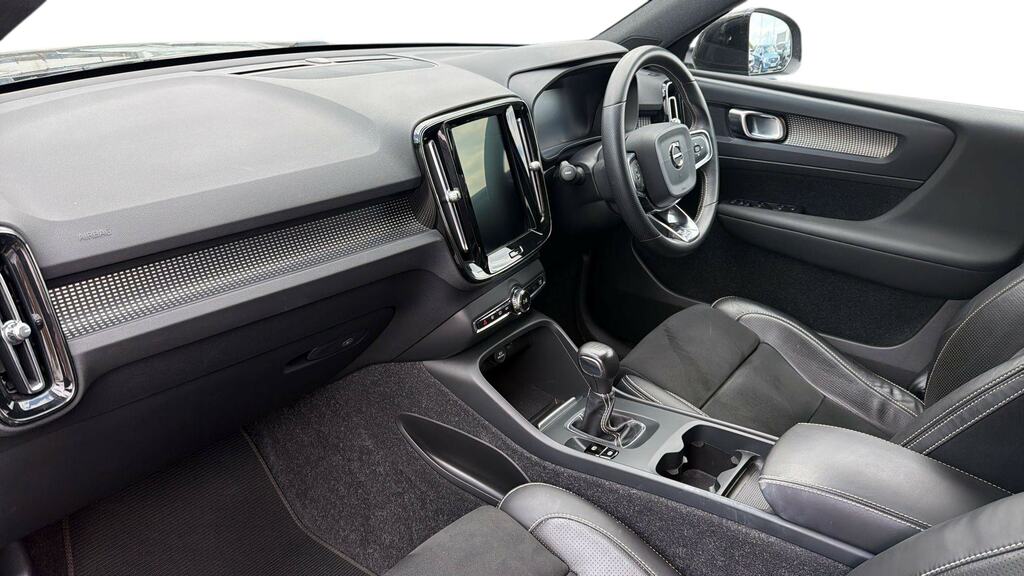 Volvo XC40 1.5 T3 163 R Design DG20VUS Black #4