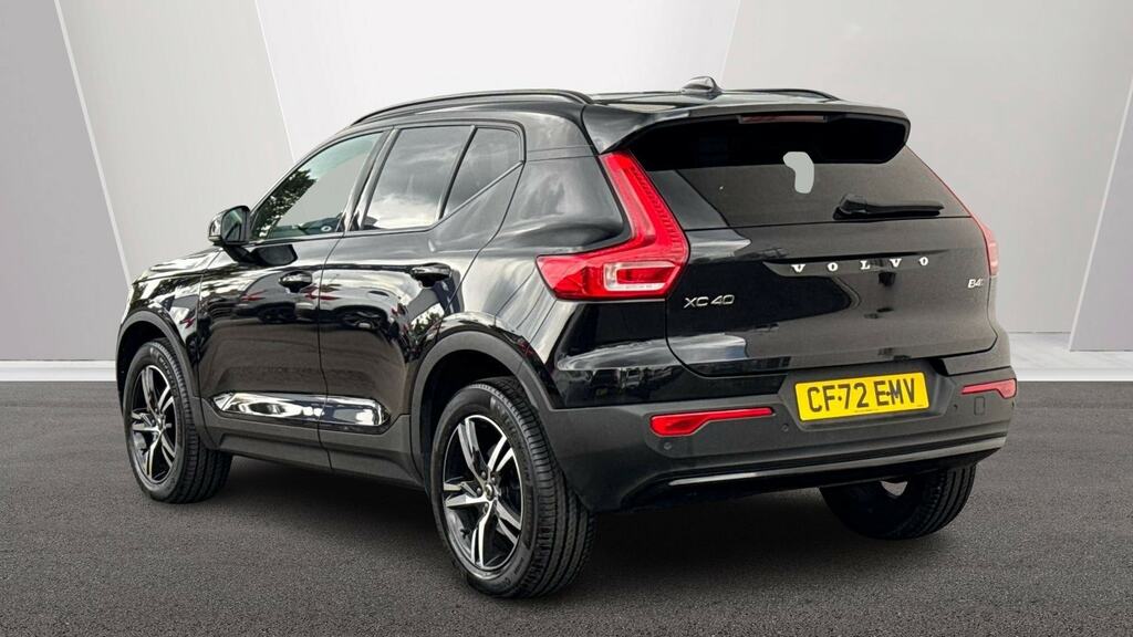 Volvo XC40 2.0 B4p Plus Dark Awd CF72EMV Black #2